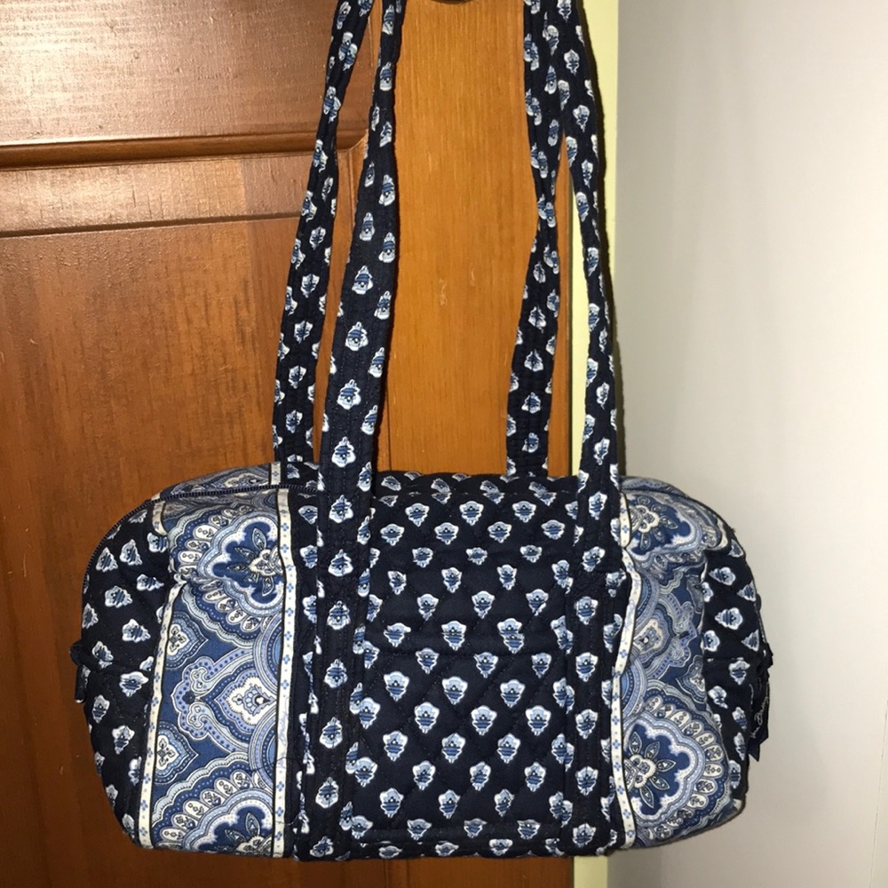 Like New Vera Bradley shoulder bag